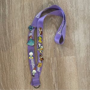 Disneyland lanyard with 9 pins included